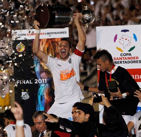 Brazilian Santos' Edu Dracena holds up the 2011 Libertadores Cup after the second leg final football match against Uruguayan Penarol at Pacaembu stadium, in Sao Paulo, Brazil, on June 22, 2011. Santos won 2-1. AFP PHOTO / Nelson ALMEIDA (Photo credit should read NELSON ALMEIDA/AFP/Getty Images)