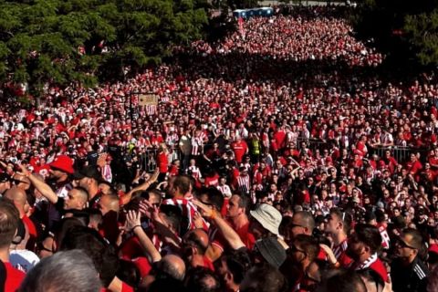 Η εκπληκτική εικόνα με τους χιλιάδες οπαδούς του Ολυμπιακού στο ΣΕΦ