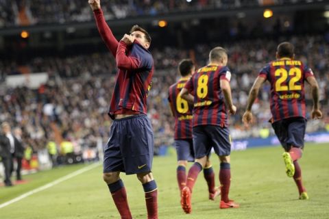 Partido de Liga entre el Real Madrid y el Barcelona en el Bernabéu. En la imagen, Messi celebra su tercer gol. 

Spanish League match between Real Madrid and Barcelona. In this picture, Messi celebrates his third goal.