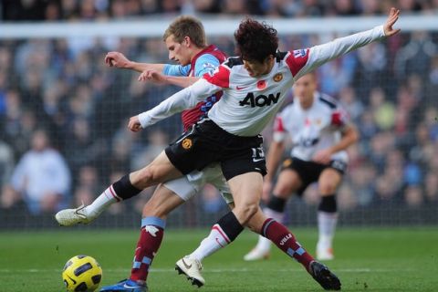 BIRMINGHAM, ENGLAND - NOVEMBER 13:  Ji-Sung Park of Manchester United is tackled by Marc Albrighton of Aston Villa during the Barclays Premier League match between Aston Villa and Manchester United at Villa Park on November 13, 2010 in Birmingham, England.  (Photo by Shaun Botterill/Getty Images)