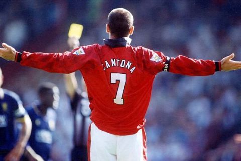 pkt5418-396582
ERIC CANTONA
FOOTBALLER

Wimbledon V Man Utd
Eric Cantona receives a yellow card.
