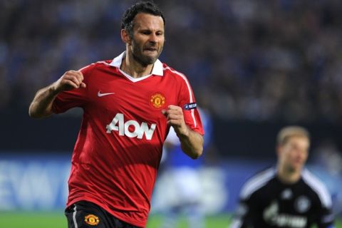 Manchester's Welsh midfielder Ryan Giggs celebrates after scoring his side's first goal during the Champions League semi-final, first-leg match of Schalke 04 against Manchester United on April 26, 2011 in Gelsenkirchen, western Germany. Manchester United won the match 0-2. AFP PHOTO / PATRIK STOLLARZ (Photo credit should read PATRIK STOLLARZ/AFP/Getty Images)