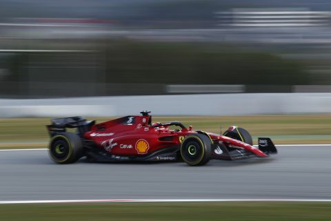 Formula 1: Ο Χάμιλτον και η Mercedes W13 ταχύτεροι στην αυλαία της Βαρκελώνης