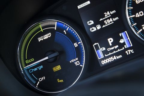 Στην Ελλάδα το Outlander PHEV