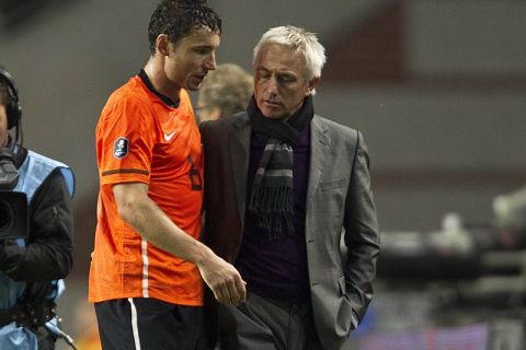 Bildnummer: 06669325  Datum: 12.10.2010  Copyright: imago/VI Images
Mark van Bommel (L),Coach Bert van Marwijk (R) Holland,Sweden Qualifier 2010/2011 xVIxLeoxVogelzangxIVx PUBLICATIONxINxGERxSUIxAUTxHUNxPOLxJPNxONLY 187561; Herren Fussball Nationalteam Länderspiel Amsterdam EM Quali Euro vdig xdp 2010 quer 

Image number 06669325 date 12 10 2010 Copyright imago VI Images Mark van Bommel l Coach Bert van Marwijk r Holland Sweden Qualifier 2010 2011  PUBLICATIONxINxGERxSUIxAUTxHUNxPOLxJPNxONLY  men Football National team international match Amsterdam euro Qualif Euro Vdig  2010 horizontal  