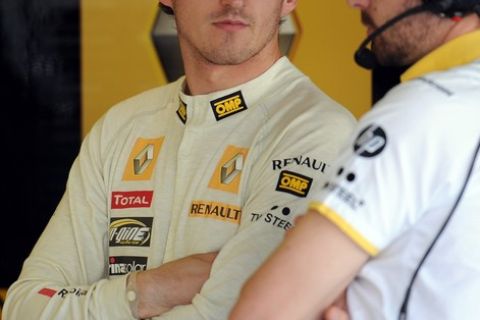 Renault f1's Polish driver Robert Kubica speaks with an engineer in the pits of the Yas Marina circuit on November 12, 2010 in Abu Dhabi, during the first free practice session of the Abu Dhabi Formula One Grand Prix.             AFP PHOTO / FRED DUFOUR (Photo credit should read FRED DUFOUR/AFP/Getty Images)