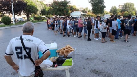 Ουρές για ένα εισιτήριο στο ΠΑΟΚ - Σπαρτάκ (PHOTOS)