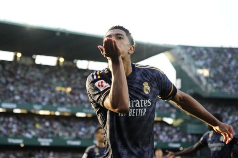 Real Madrid's Jude Bellingham blows a kiss to fans as he celebrates after scoring the opening goal during a Spanish La Liga soccer match between Betis and Real Madrid at the Benito Villamarin stadium in Seville, Spain, Saturday, Dec. 9, 2023. (AP Photo/Jose Breton)