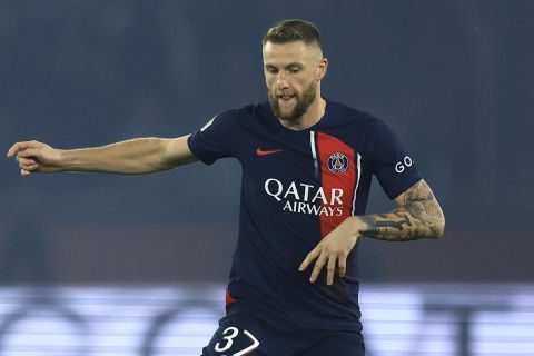 PSG's Milan Skriniar shoots the ball during the French League One soccer match between Paris Saint Germain and Olympique de Marseille at Parc des Princes stadium in Paris, France, Sunday, Sept. 24, 2023. (AP Photo/Aurelien Morissard)