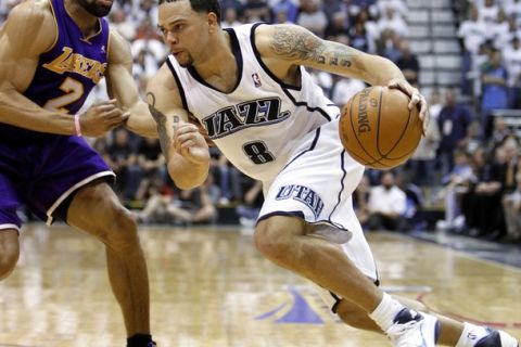 Utah Jazz guard Deron Williams (R) drives to the basket past Los Angeles Lakers guard Derek Fisher during Game 3 of their NBA Western Conference semi-final playoff series in Salt Lake City, Utah, in this  May 8, 2010 file photo. The struggling New Jersey Nets acquired All-Star point guard Williams from the Jazz in a three-player trade after missing out on Carmelo Anthony, the two teams said on February 23, 2011.  REUTERS/Lucy Nicholson/files (UNITED STATES - Tags: SPORT BASKETBALL)