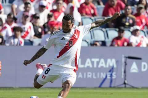 Peru's Sergio Pena from Peru in action during a Copa America Group A soccer match in Kansas City, Kan., Tuesday, June 25, 2024. (AP Photo/Ed Zurga)