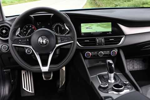 Οδηγούμε την Alfa Romeo Giulia 2.2 Diesel Veloce Q4 210hp