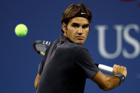 NEW YORK, NY - AUGUST 29:  Roger Federer of  Switzerland returns the ball against Santiago Giraldo of Colombia during Day One of the 2011 US Open at the USTA Billie Jean King National Tennis Center on August 29, 2011 in the Flushing neighborhood of the Queens borough of New York City.  (Photo by Julian Finney/Getty Images)