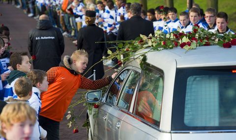 Φωτογραφία σοκ από τον ξυλοδαρμό του Ολλανδού ρέφερι