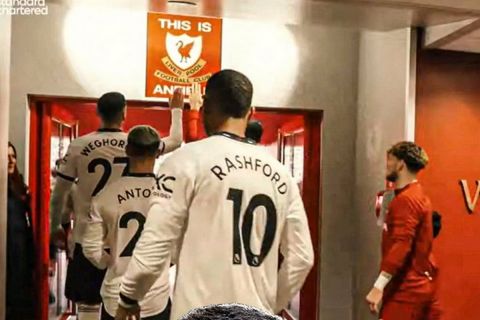  Ο Βέγκχορστ άγγιξε την ταμπέλα "This is Anfield" και έγινε κόκκινο πανί για τους οπαδούς