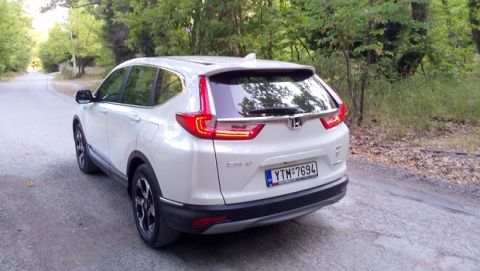 Οδηγώντας το Honda CR-V Hybrid 