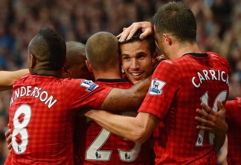 MANCHESTER, ENGLAND - AUGUST 25:   Robin van Persie of Manchester United is congratulated by his team mates after scoring his team's first goal during the Barclays Premier League match between Manchester United and Fulham at Old Trafford on August 25, 2012 in Manchester, England. (Photo by Shaun Botterill/Getty Images)

Alternate crop of #150723481