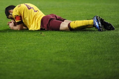 BRAGA, PORTUGAL - NOVEMBER 23:  Cesc Fabregas of Arsenal reacts after missing a chance to score during the UEFA Champions League Group H match between SC Braga and Arsenal at Estadio Municipal de Braga on November 23, 2010 in Braga, Portugal.  (Photo by David Ramos/Getty Images)