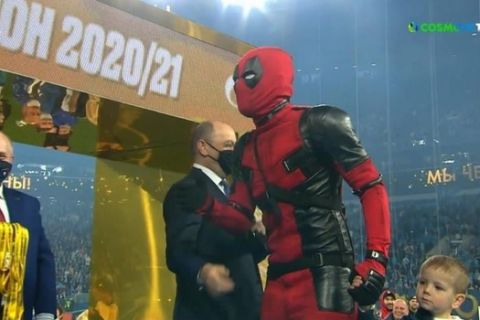 Ο Αρτέμ Τζιούμπα μεταμφιέστηκε σε Deadpool για τη φιέστα του πρωταθλήματος