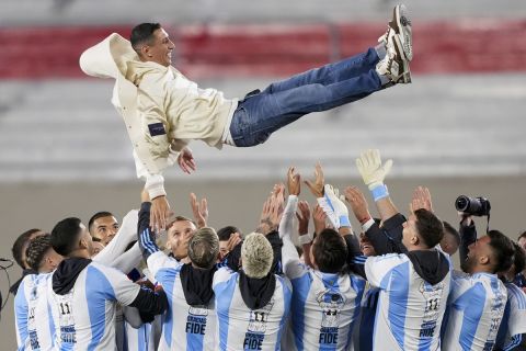 Players of Argentina hoist Ángel Di María before a qualifying soccer match for the FIFA World Cup 2026 against Chile in Buenos Aires, Argentina, Thursday, Sept. 5, 2024. (AP Photo/Natacha Pisarenko)