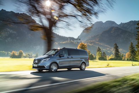 Die neue Mercedes-Benz V-Klasse  Exterieur, Ausstattungslinie EXCLUSIVE, selenitgrau metallic 

The new Mercedes-Benz V-Class  Exterior, Design and equipment line EXCLUSIVE, selenit grey metallic