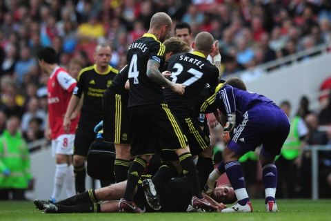 LONDON, ENGLAND - APRIL 17:  Jamie Carragher of Liverpool lies unconscious surrounded by his team mates during the Barclays Premier League match between Arsenal and Liverpool at the Emirates Stadium on April 17, 2011 in London, England.  (Photo by Shaun Botterill/Getty Images)