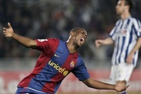 F.C. Barcelona player Samuel Eto'o, from Cameroon, celebrates his goal against Real Sociedad during his Spanish league soccer match at the Anoeta stadium, Spain, Saturday, May 5, 2007.(AP Photo/Alvaro Barrientos)