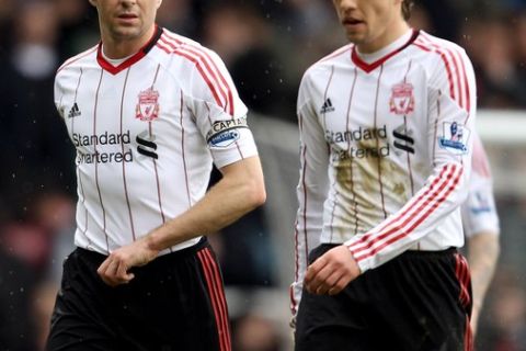 LONDON, ENGLAND - FEBRUARY 27:  Steven Gerrard and teammate Lucas Leiva of Liverpool leave the pitch dejected at half time during the Barclays Premier League match between West Ham United and Liverpool at the Boleyn Ground on February 27, 2011 in London, England.  (Photo by Scott Heavey/Getty Images)