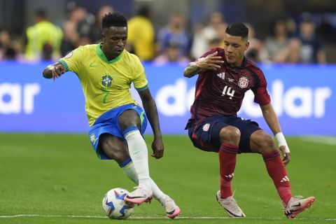 Brazil's Vinicius Junior, left, and Costa Rica's Orlando Galo battle for the ball during a Copa America Group D soccer match Monday, June 24, 2024 in Inglewood, Calif. (AP Photo/Ryan Sun)