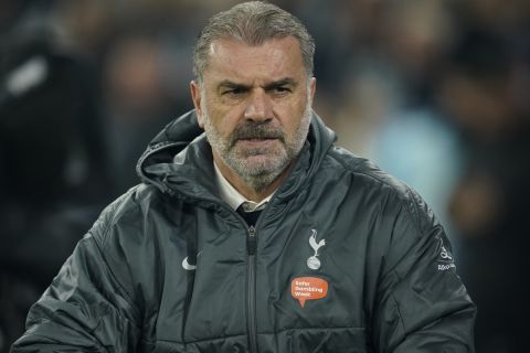 Tottenham's head coach Ange Postecoglou waits for the start of the English Premier League soccer match between Manchester City and Tottenham at the Etihad Stadium in Manchester, England, Sunday, Nov. 24, 2024. (AP Photo/Dave Thompson)