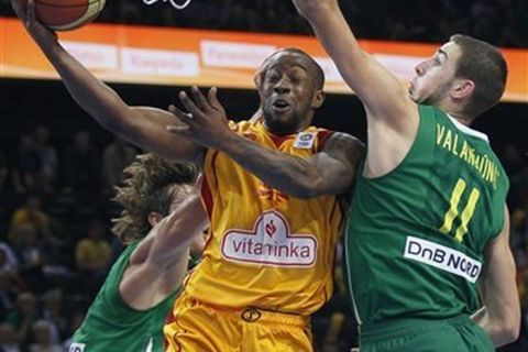 Macedonia's Bo McCalebb, center, challenges for the ball with Lithuania's Simas Jasaitis, left, and Jonas Valanciunas, during their quarterfinal EuroBasket European Basketball Championship match in Kaunas, Lithuania, Wednesday Sept. 14, 2011. (AP Photo/Darko Vojinovic)