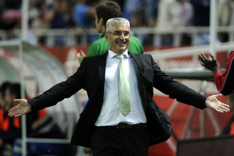 Granada's coach Fabri Gonzalez celebrates after scoring his second goal during a Spanish Liga football match against Sevilla on October 31, 2011 at Ramon Sanchez Pizjuan stadium in Sevilla. Granada won 1-2. AFP PHOTO / CRISTINA QUICLER (Photo credit should read CRISTINA QUICLER/AFP/Getty Images)