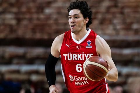 Προκριματικά EuroBasket 2025: Όσμαν και Γιούρτσεβεν σκόραραν 55 πόντους κόντρα στην Ουγγαρία και η Τουρκία του Αταμάν προκρίθηκε στα τελικά