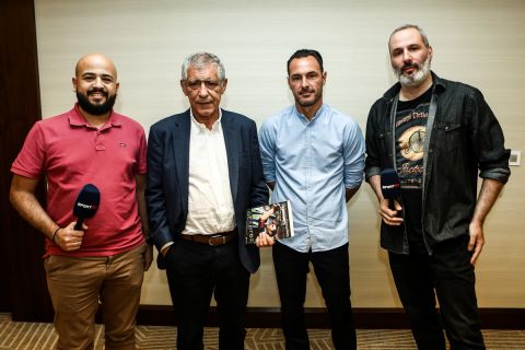 Ο Φερνάντο Σάντος με τον Αλέξανδρο Μανιάτογλου και τους δημοσιογράφους του SPORT24, Ηλία Καλλονά και τον Αντώνη Οικονομίδη