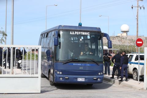 Κλούβα της Αστυνομίας έξω από το γήπεδο που θα διεξαχθούν οι αγώνες του Κυπέλλου