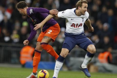 Manchester City's Kyle Walker, left, challenges for the ball with Tottenham's Harry Kane during the English Premier League soccer match between Tottenham Hotspur and Manchester City at Wembley stadium in London, England, Monday, Oct. 29, 2018. (AP Photo/Alastair Grant)