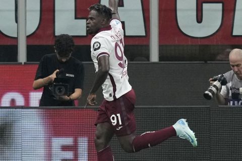 Torino's Duvan Zapata, right, celebrates after scoring his side's second goal during the Serie A soccer match between AC Milan and Torino at the San Siro stadium, in Milan, Italy, Saturday, Aug. 17, 2024. (AP Photo/Antonio Calanni)