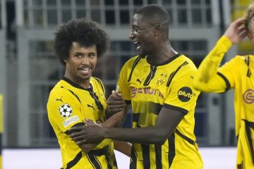 Dortmund's Karim Adeyemi, left, celebrates with Serhou Guirassy, after scoring his side's fifth goal during the Champions League opening phase soccer match between Borussia Dortmund and Celtic FC at the BVB Stadion in Dortmund, Germany, Tuesday, Oct. 1, 2024. (AP Photo/Martin Meissner)