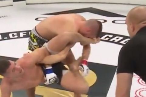 Τρομακτικός τραυματισμός αθλητή σε αγώνα MMA