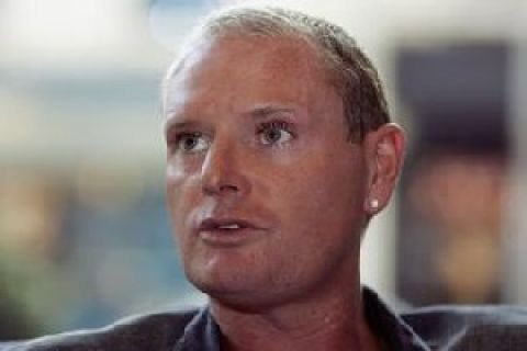 LONDON - NOVEMBER 16:  Former football star Paul Gascoigne November 16, 2005 in London, England  (Photo by Ross Land/Getty Images) *** Local Caption *** Paul Gascoigne