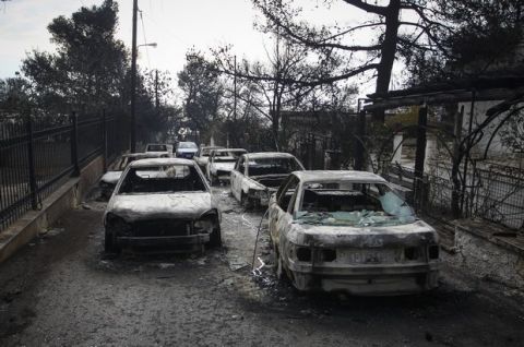 ΠΥΡΚΑΓΙΑ ΣΤΗ ΡΑΦΗΝΑ / ΠΑΝΩ ΑΠΟ 20 ΟΙ ΝΕΚΡΟΙ ΣΤΟ ΚΟΚΚΙΝΟ ΛΙΜΑΝΑΚΙ (ΦΩΤΟΓΡΑΦΙΑ: ΘΑΝΑΣΗΣ ΔΗΜΟΠΟΥΛΟΣ / EUROKINISSI)