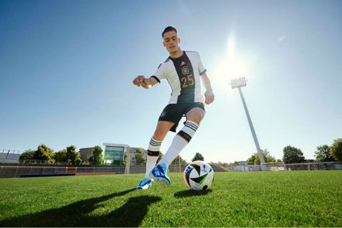 Η adidas παρουσιάζει την FUSSBALLLIEBE, τη νέα επίσημη μπάλα του Uefa Euro 2024™ γιορτάζοντας την αγάπη για το ποδόσφαιρο