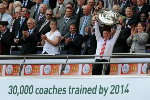 Manchester United's Manager Sir Alex Ferguson lifts the trophy after Manchester United beat Chelsea during the FA Community Shield football match at Wembley Stadium in London on August 8, 2010. Manchester United won the game 3-1. AFP PHOTO / ADRIAN DENNIS
RESTRICTED FOR EDITORIAL USE/NO COMMERCIAL USE (Photo credit should read ADRIAN DENNIS/AFP/Getty Images)(Photo Credit should Read /AFP/Getty Images)