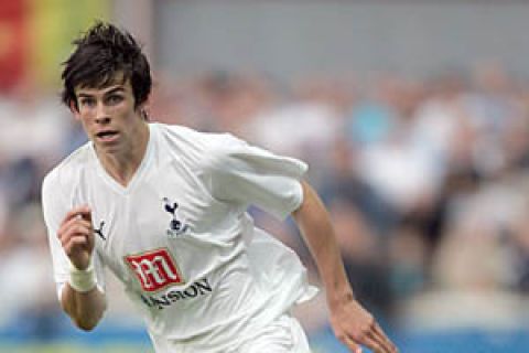 DUBLIN, IRELAND - JULY 12: Gareth Bale of Tottenham Hotspur during the pre-season friendly match between St. Patrick's Athletic & Tottenham Hotspur at Richmond Park on July 12, 2007 in Dublin, Ireland. (Photo by Patrick Bolger/Getty Images) *** Local Caption *** Gareth Bale