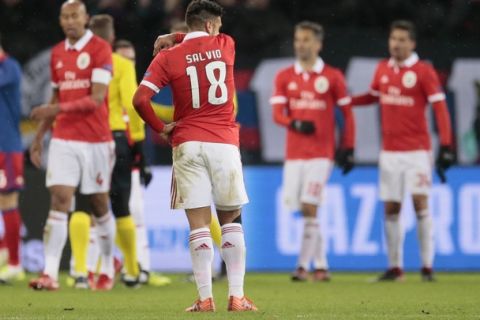 Benfica's players react after loosing the Champions League Group A soccer match against CSKA Moscow in Moscow, Russia, Wednesday, Nov. 22, 2017. (AP Photo/Ivan Sekretarev)