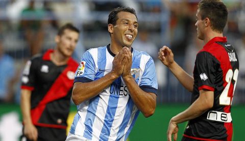 Partido de la Liga BBVA disputado entre el Málaga y el Rayo. En la imagen, El Hamdaoui celebra un tanto. 

League BBVA match played between Malaga and Rayo. In this picture, El Hamdaoui celebrates a goal.