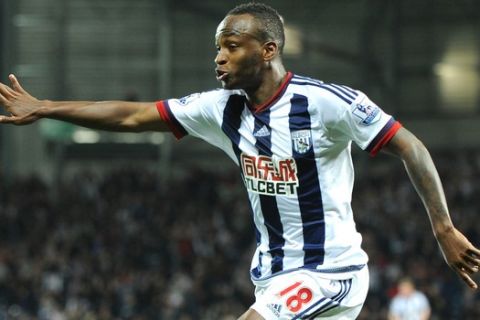 West Broms Saido Berahino celebrates after scoring against Everton during the English Premier League soccer match between West Bromwich Albion and Everton at the Hawthorns, West Bromwich, England, Monday, Sept. 28, 2015. (AP Photo/Rui Vieira)