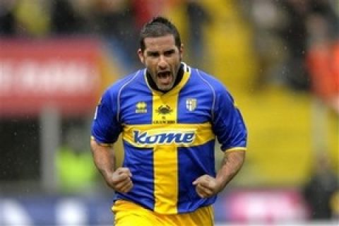 Parma's Cristiano Lucarelli celebrates after scoring during the Italian Serie A top league soccer match between Parma and  Atalanta, in Parma, Italy, Sunday, Feb. 3, 2008. (AP Photo/Marco Vasini)