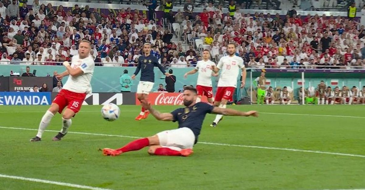 Mondial 2022 France contre Pologne : Giroud tire dans le but vide avec une avance