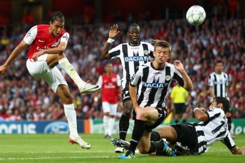 LONDON, ENGLAND - AUGUST 16:  The Udinese defence attempt to block the shot by Marouane Chamakh of Arsenal during the UEFA Champions League play-off first leg match between Arsenal and Udinese at the Emirates Stadium on August 16, 2011 in London, England.  (Photo by Julian Finney/Getty Images)